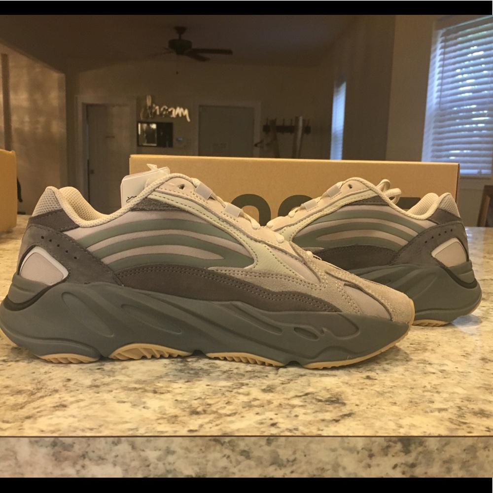 YEEZY BOOST 700 v2 TEPHRA *YEEZY SUPPLY CONFIRMED*